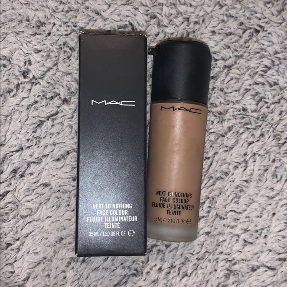 MAC Next to nothing face colour foundation
